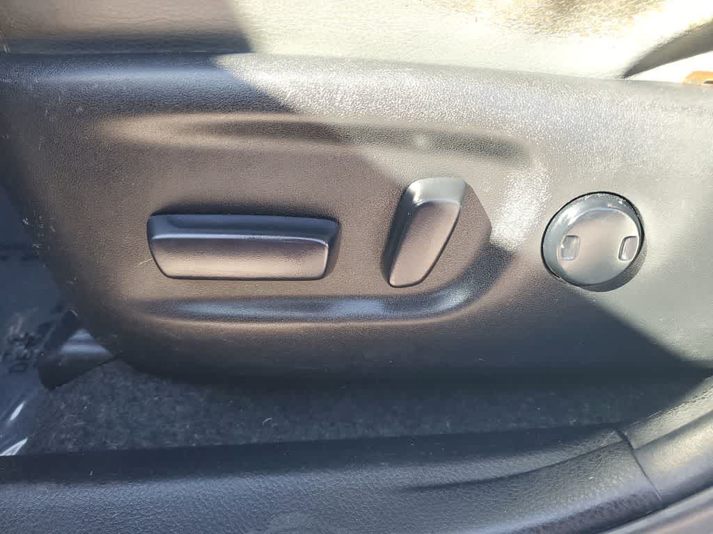 Thumbnail: 2015 Toyota RAV4 - 19