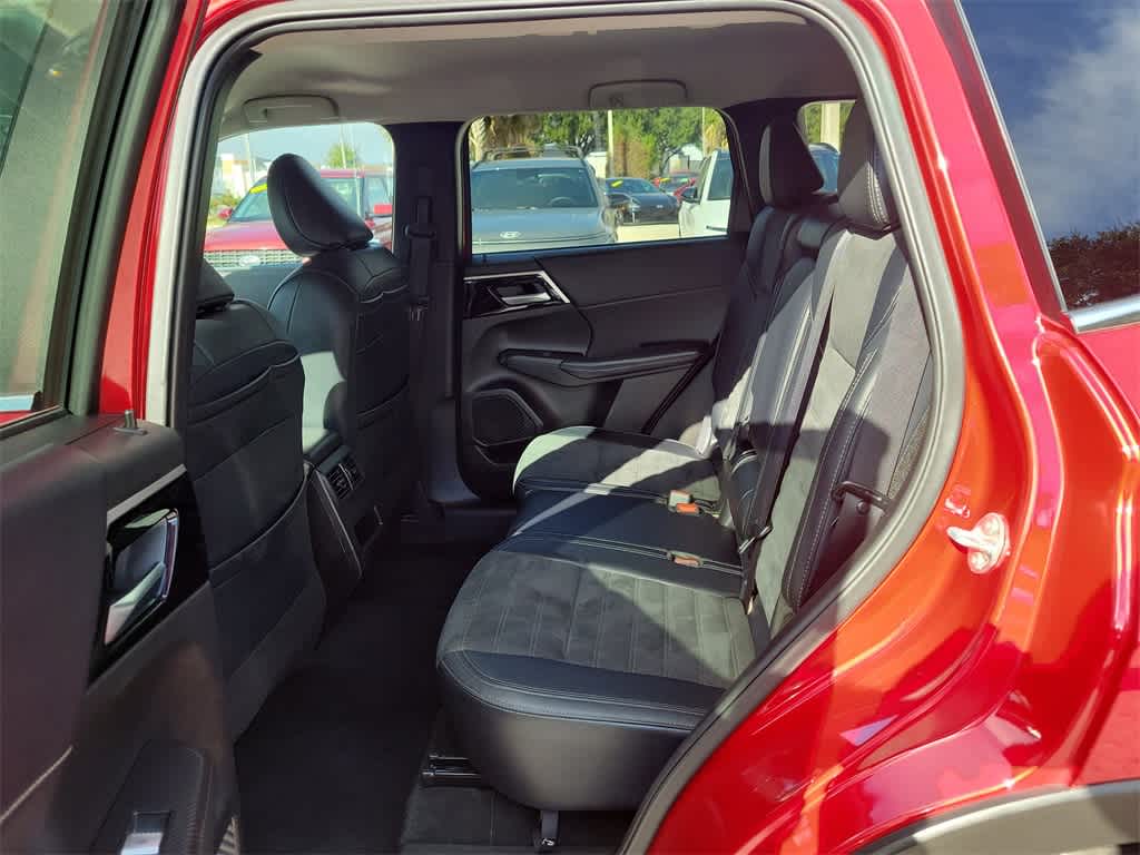 Thumbnail: 2024 Mitsubishi Outlander - 11