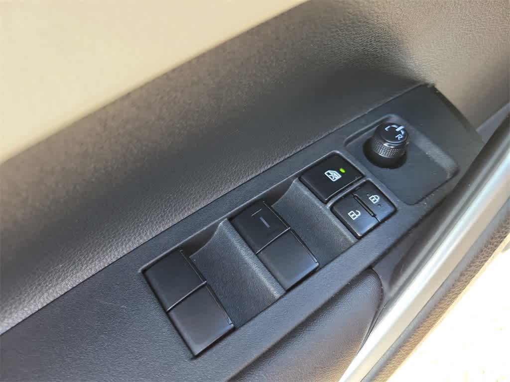 2023 Toyota Corolla Cross L 26