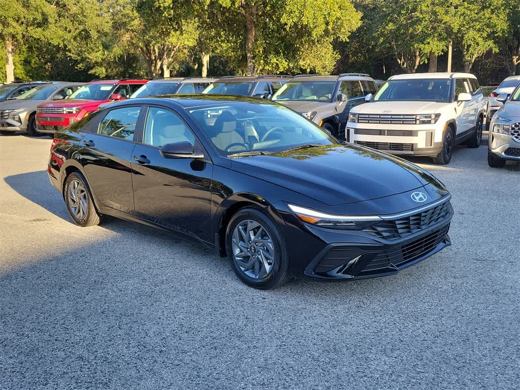 Thumbnail: 2024 Hyundai Elantra - 4