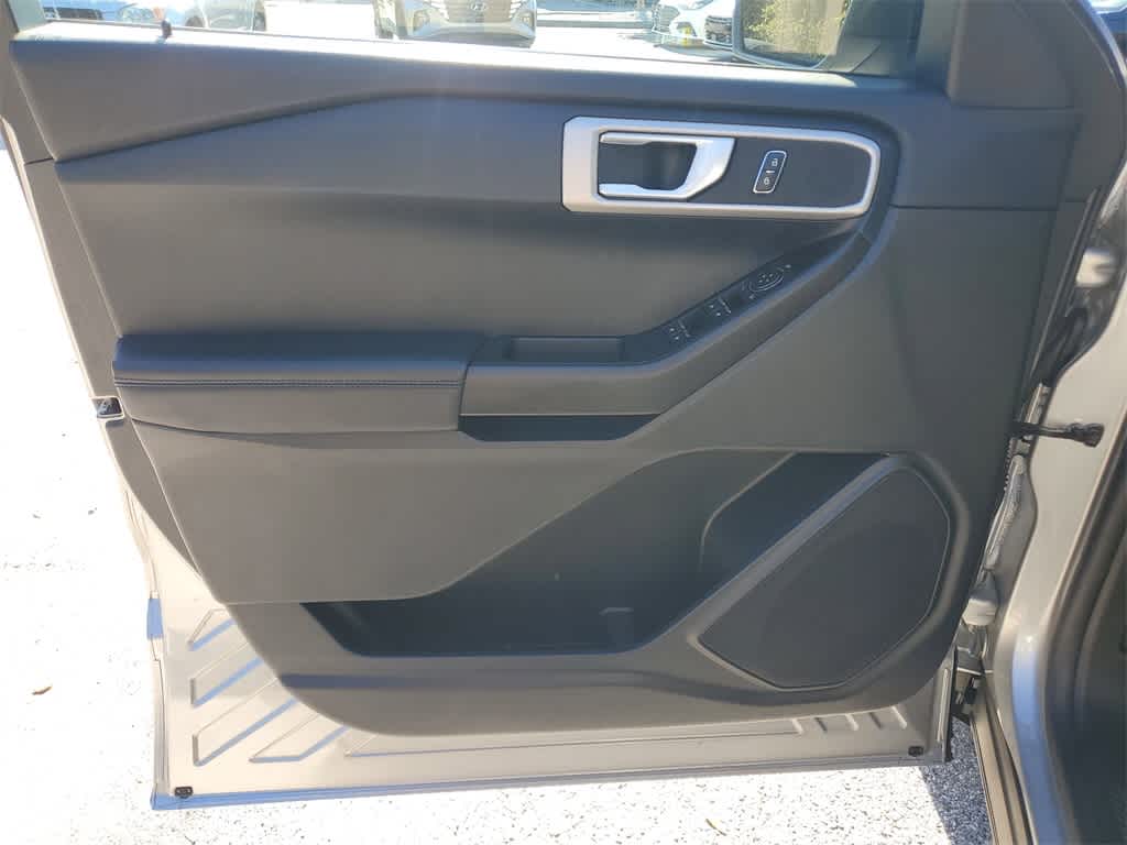 Thumbnail: 2022 Ford Explorer - 16