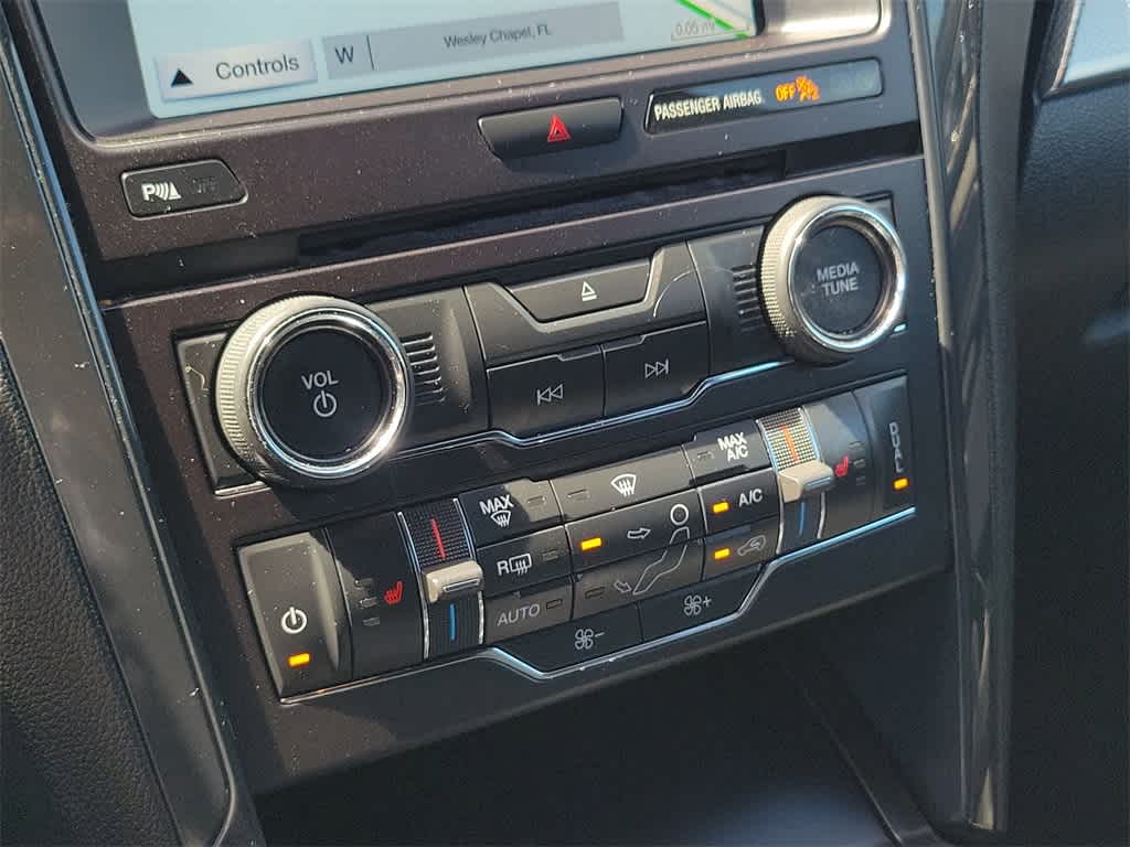 Thumbnail: 2018 Ford Explorer - 28