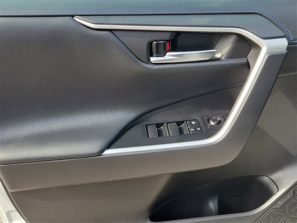 Thumbnail: 2021 Toyota RAV4 - 18