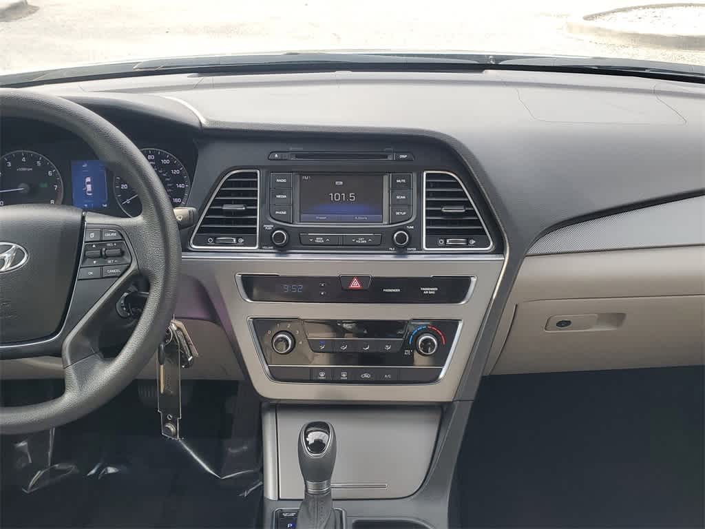 Thumbnail: 2015 Hyundai Sonata - 17