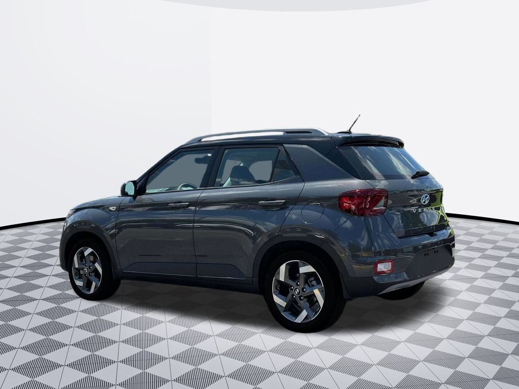 2025 Hyundai Venue Limited photo 4
