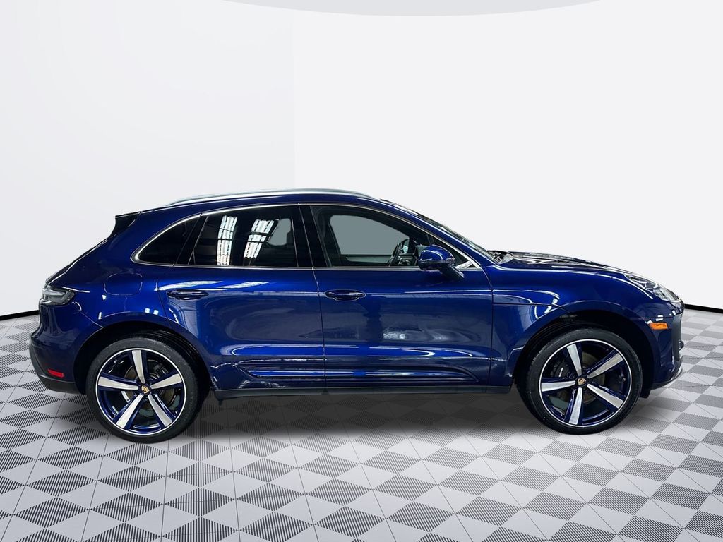 2023 Porsche Macan Base photo 4