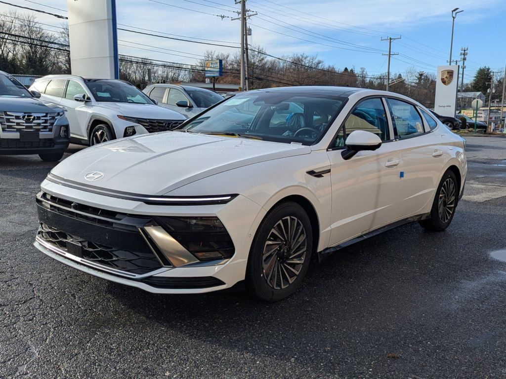 2025 Hyundai Sonata Hybrid Limited photo 2