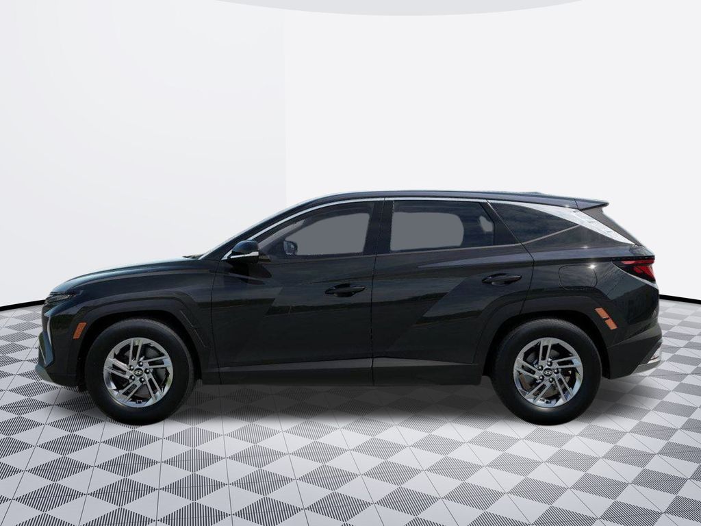 2026 Hyundai Tucson SE photo 3