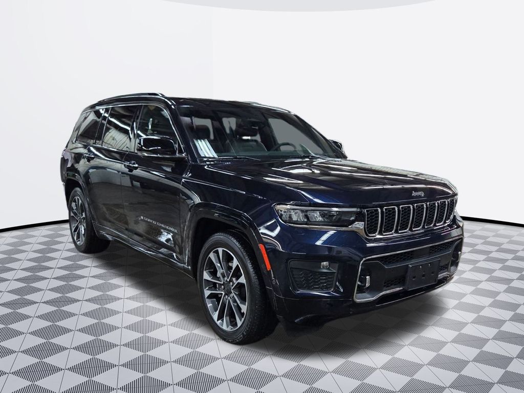 2023 Jeep Grand Cherokee Overland photo 2