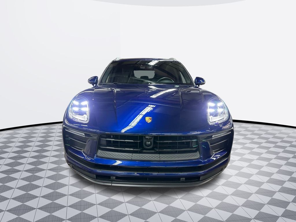 2023 Porsche Macan Base photo 2