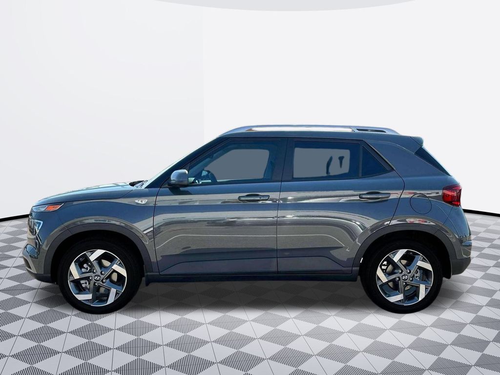 2025 Hyundai Venue SEL photo 3
