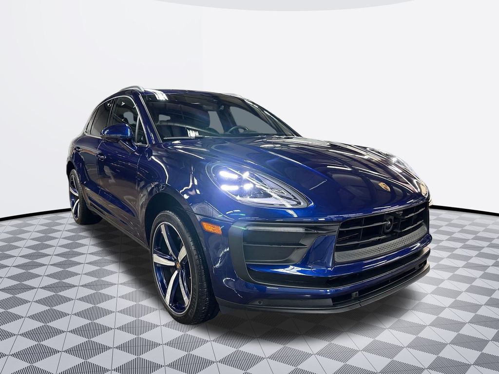 2023 Porsche Macan Base photo 3