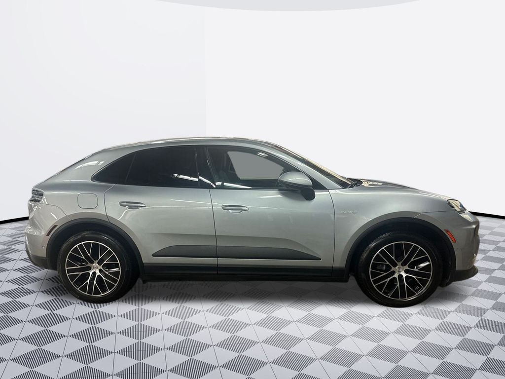 2025 Porsche Macan Electric 4 photo 4