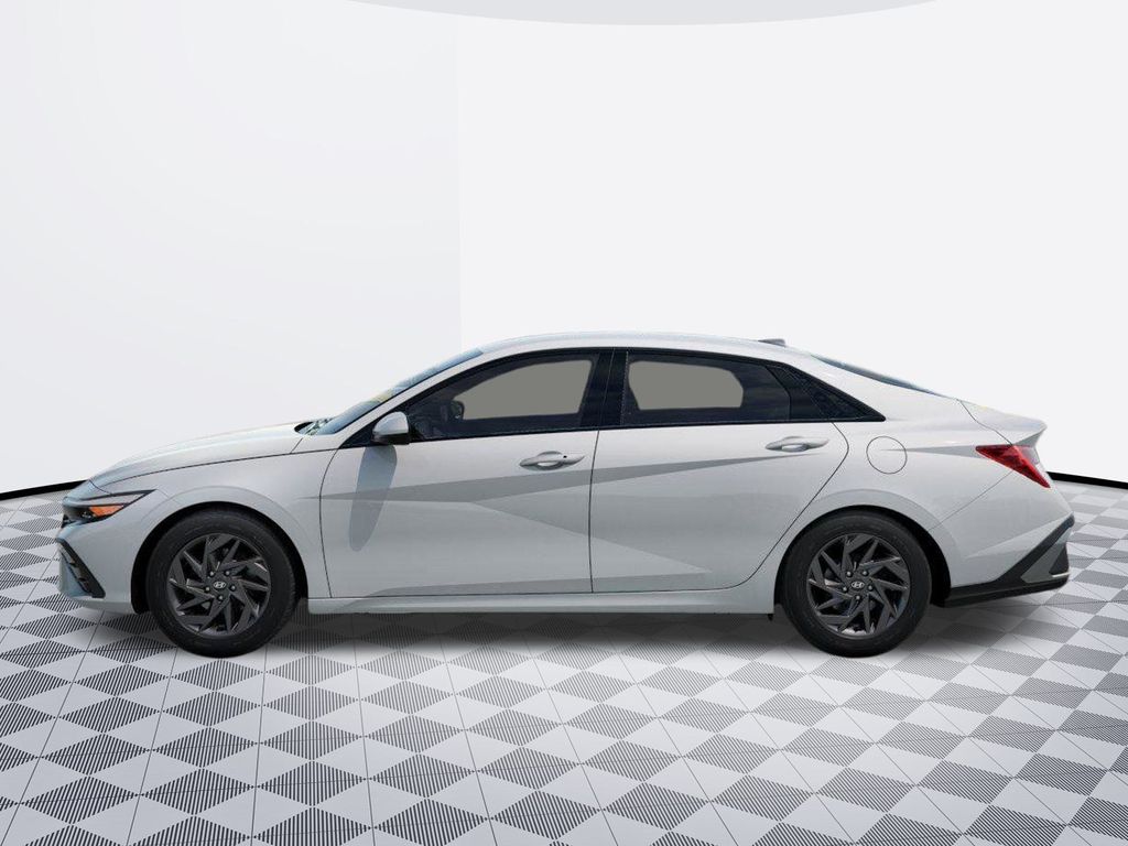 2025 Hyundai Elantra Hybrid Blue photo 3