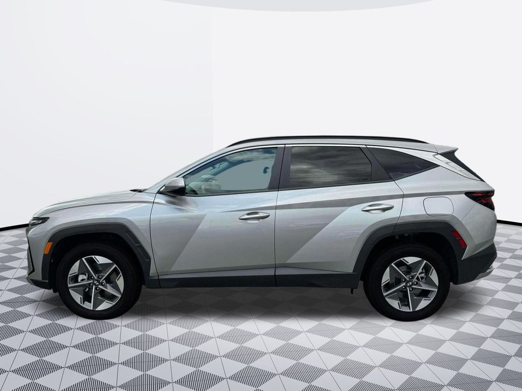 2025 Hyundai Tucson SEL photo 3