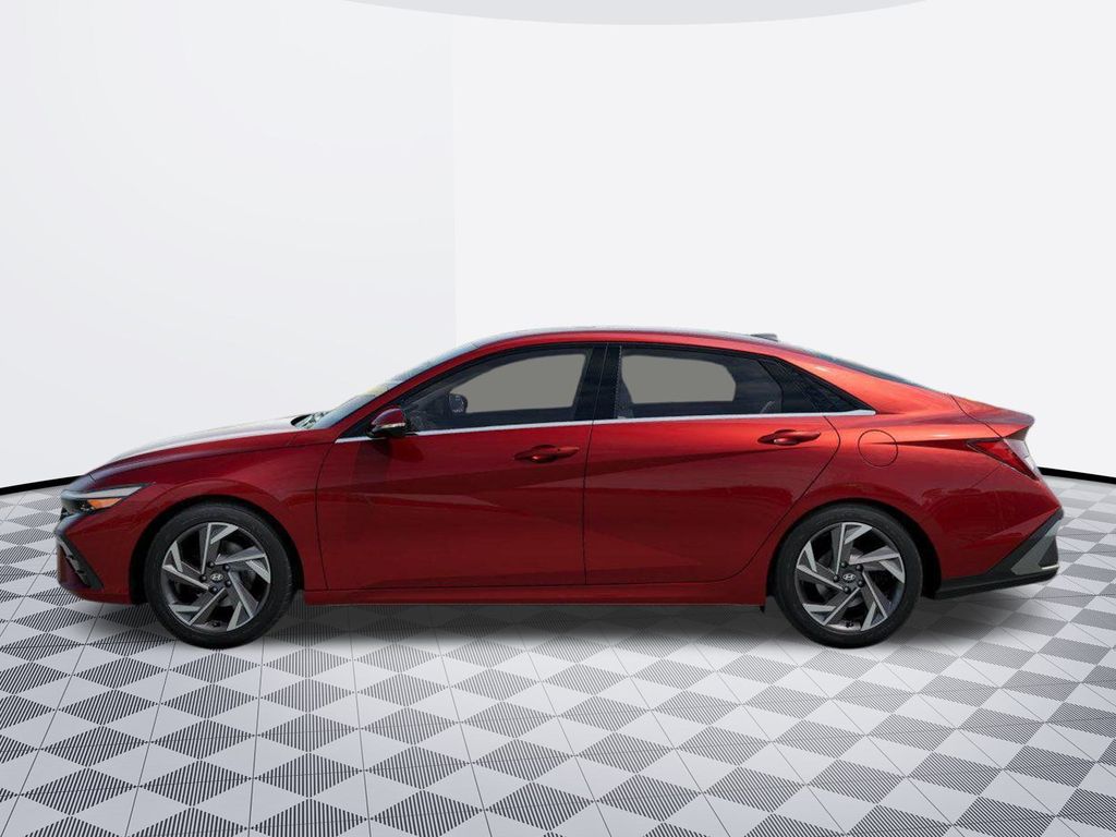 2025 Hyundai Elantra Limited photo 3