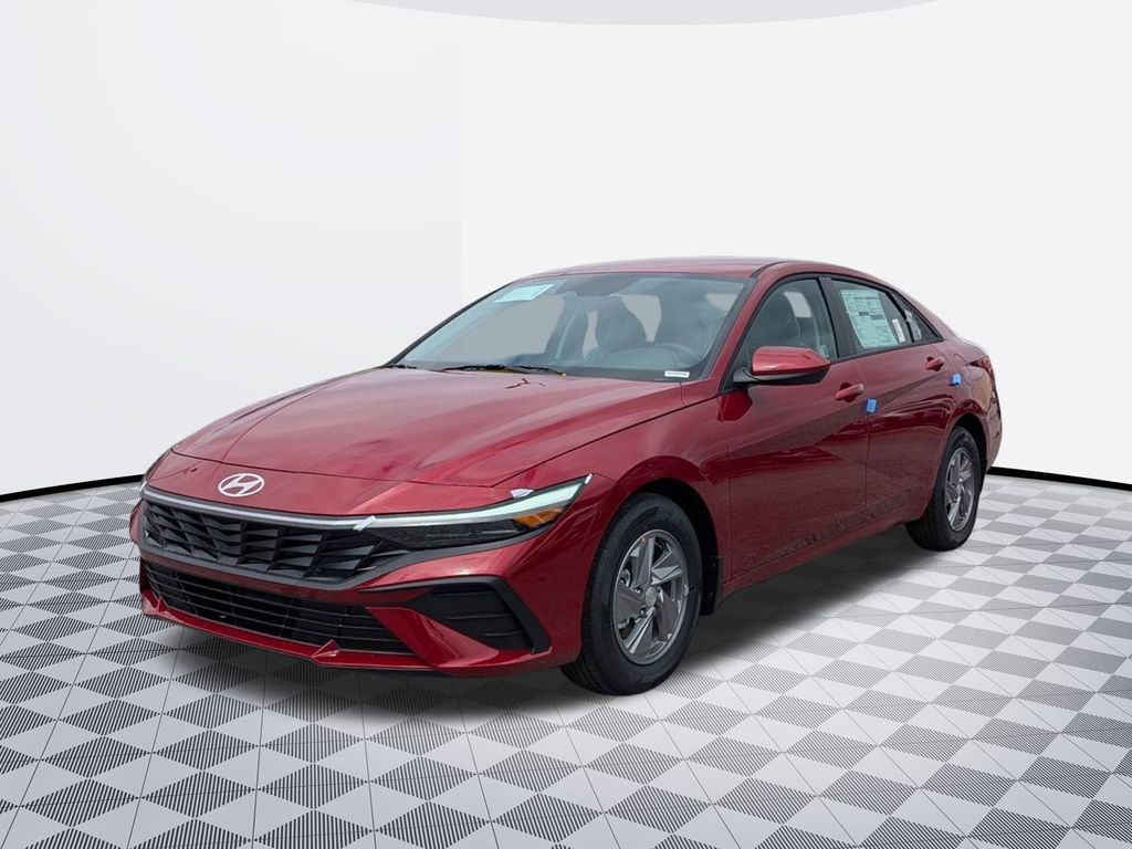 2025 Hyundai Elantra SE