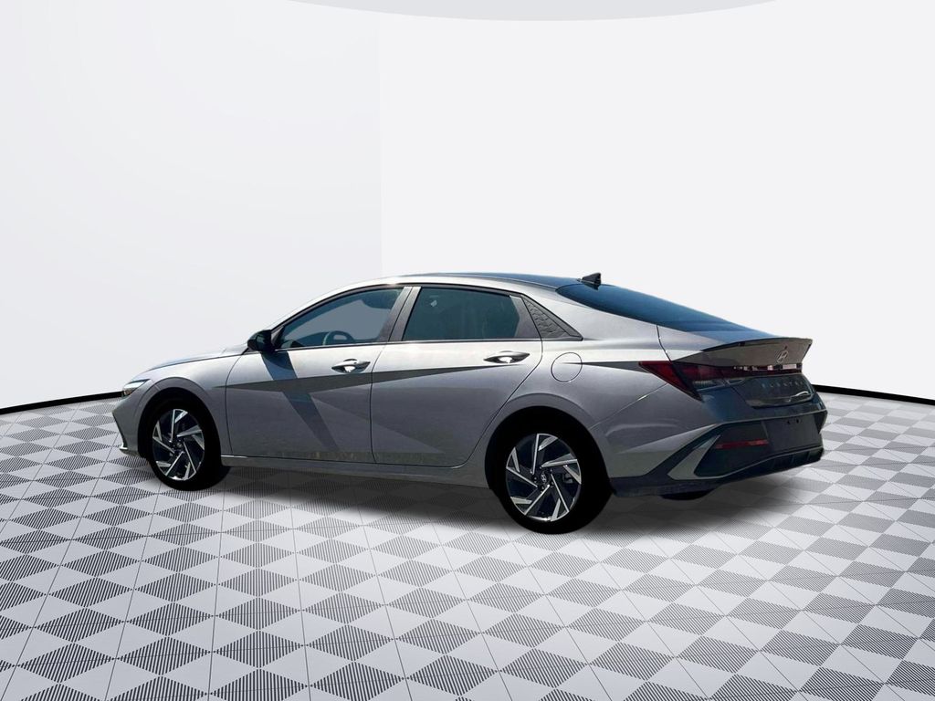 2025 Hyundai Elantra SEL Sport photo 4
