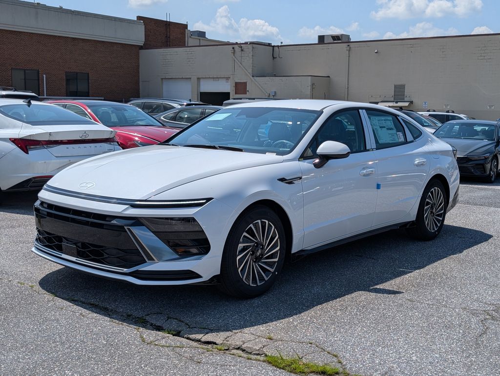 2025 Hyundai Sonata Hybrid SEL photo 2