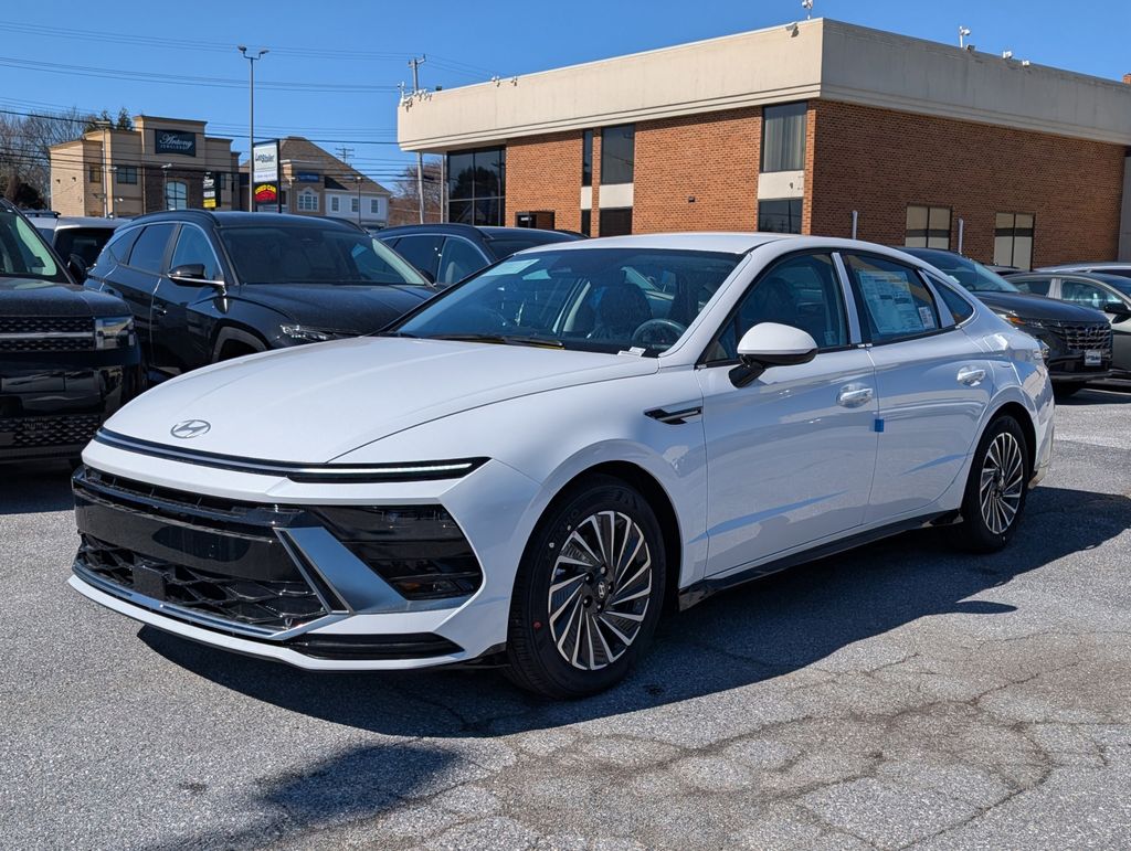 2025 Hyundai Sonata Hybrid SEL photo 2