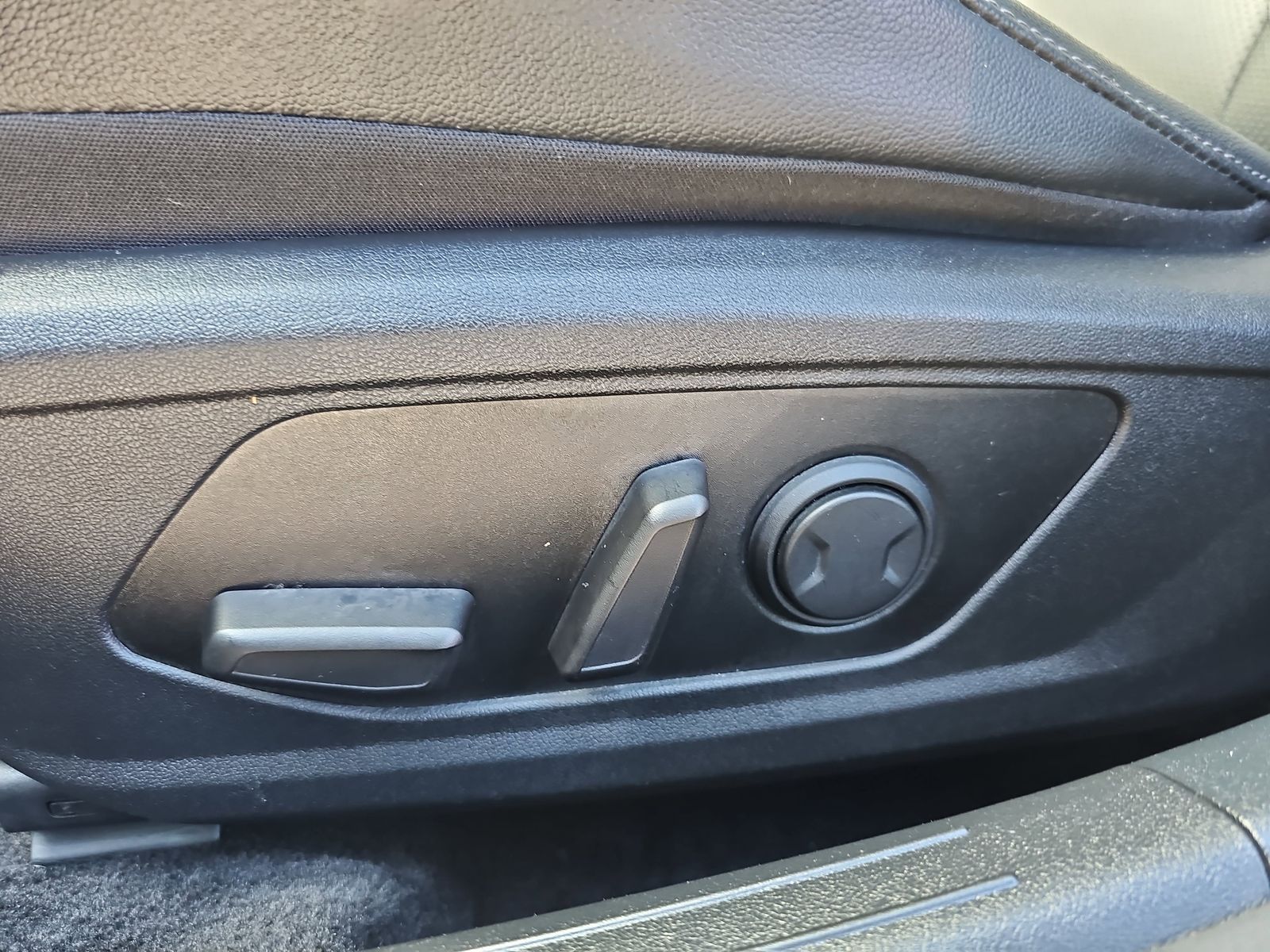 2022 Hyundai Elantra Limited - Photo 35