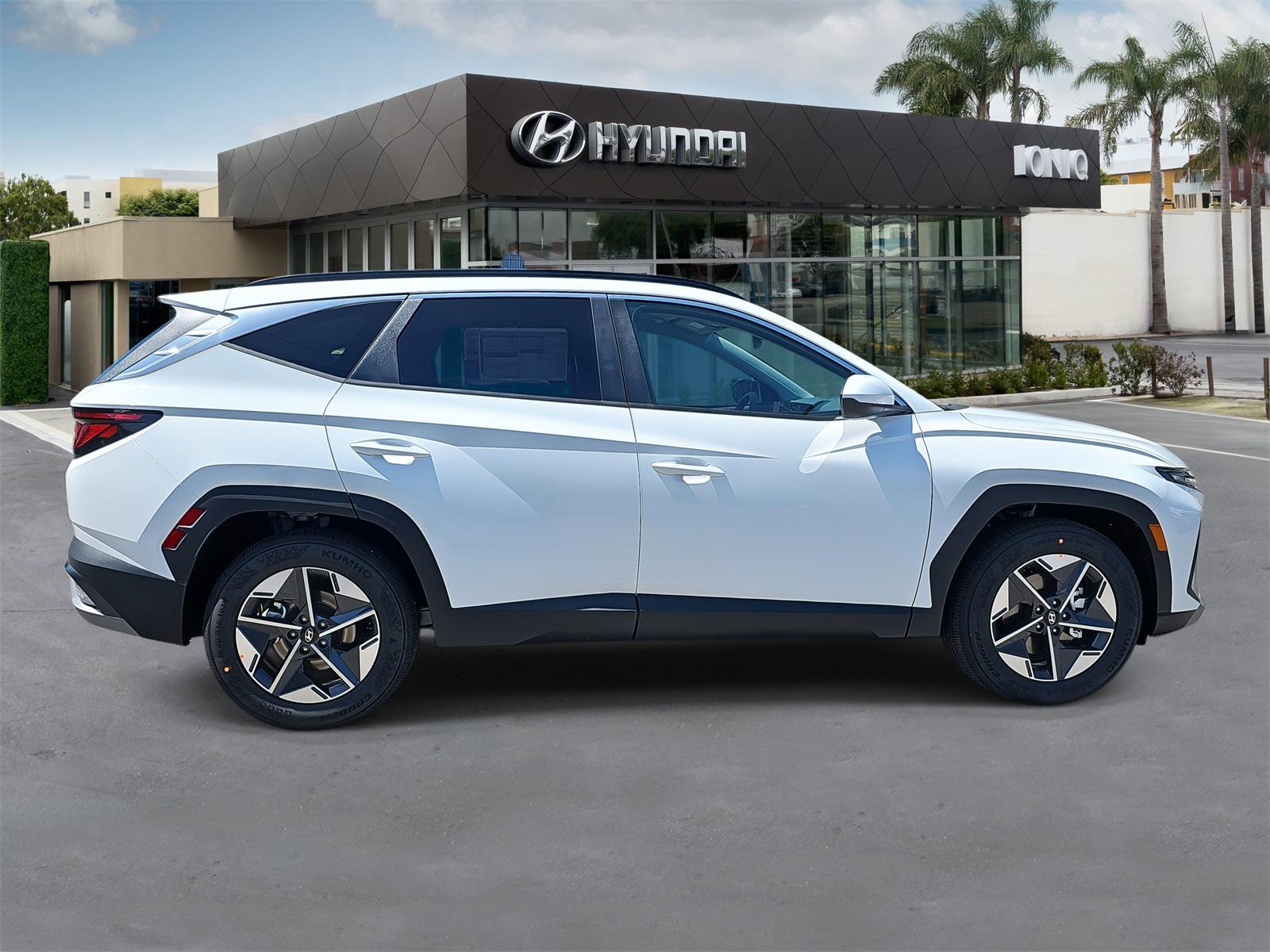 2025 Hyundai Tucson SEL photo 2