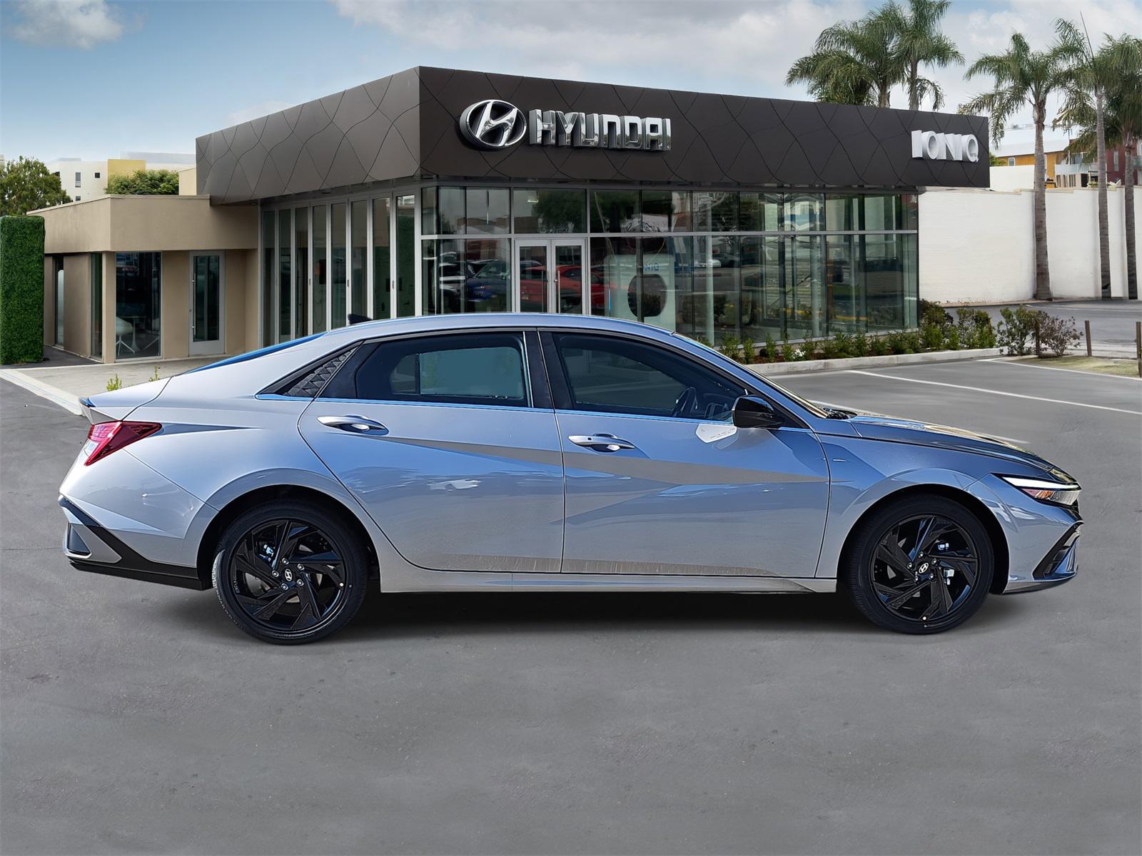 2026 Hyundai Elantra SEL Sport photo 2