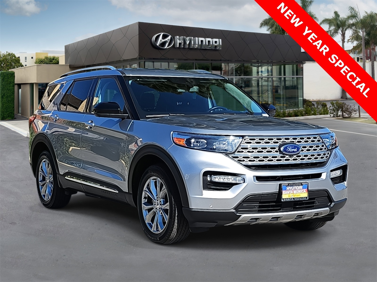 2023 Ford Explorer Limited's photo