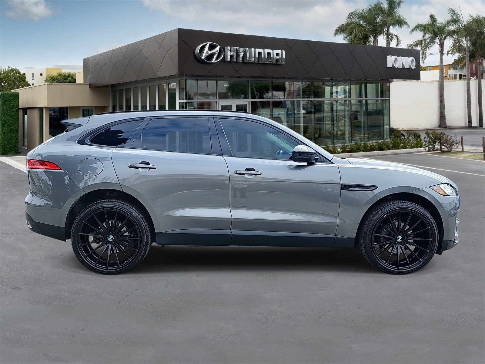Used 2019 Jaguar F-Pace Premium with VIN SADCJ2FX9KA612063 for sale in Santa Monica, CA