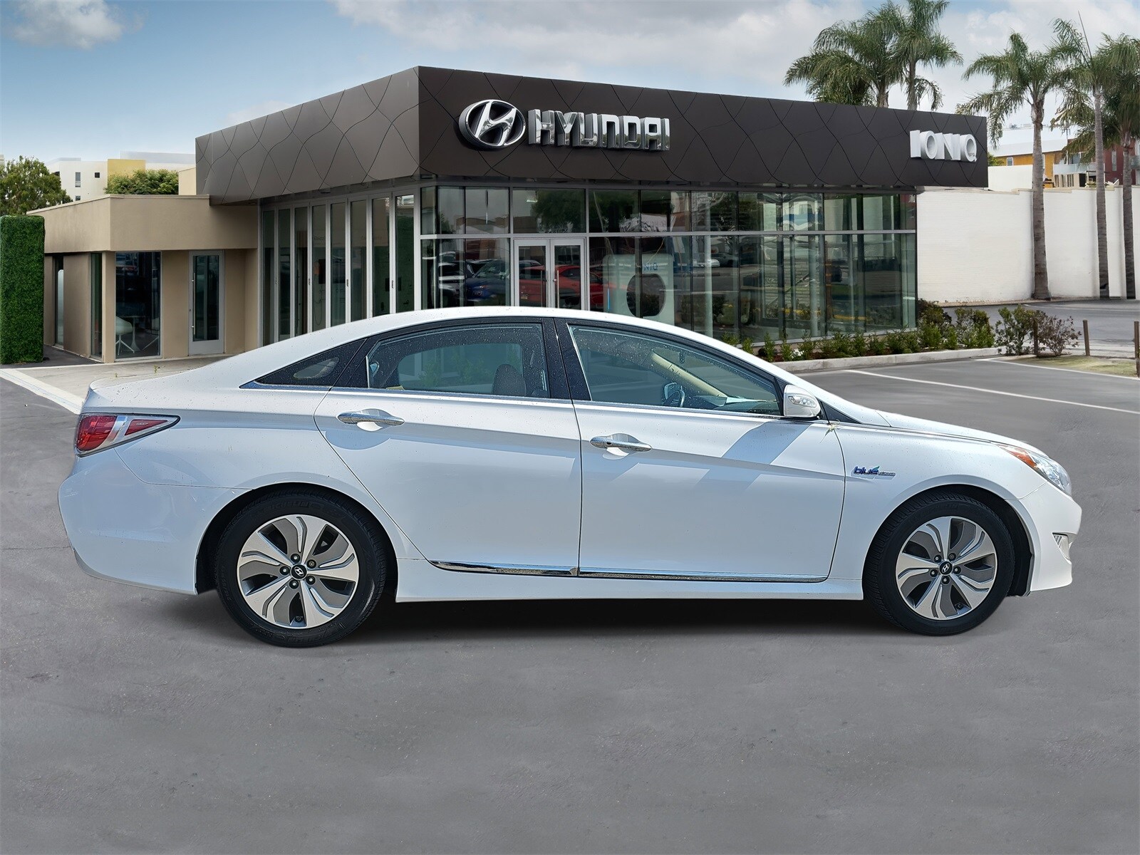 2015 Hyundai Sonata Hybrid Limited photo 2