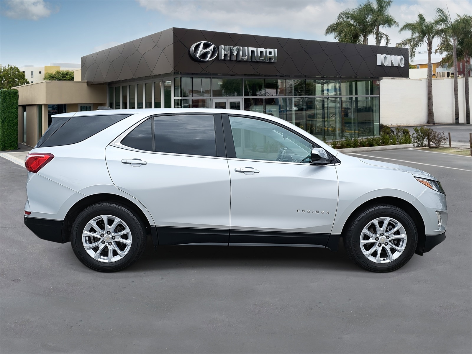 Used 2021 Chevrolet Equinox LT with VIN 3GNAXKEV2MS101904 for sale in Santa Monica, CA