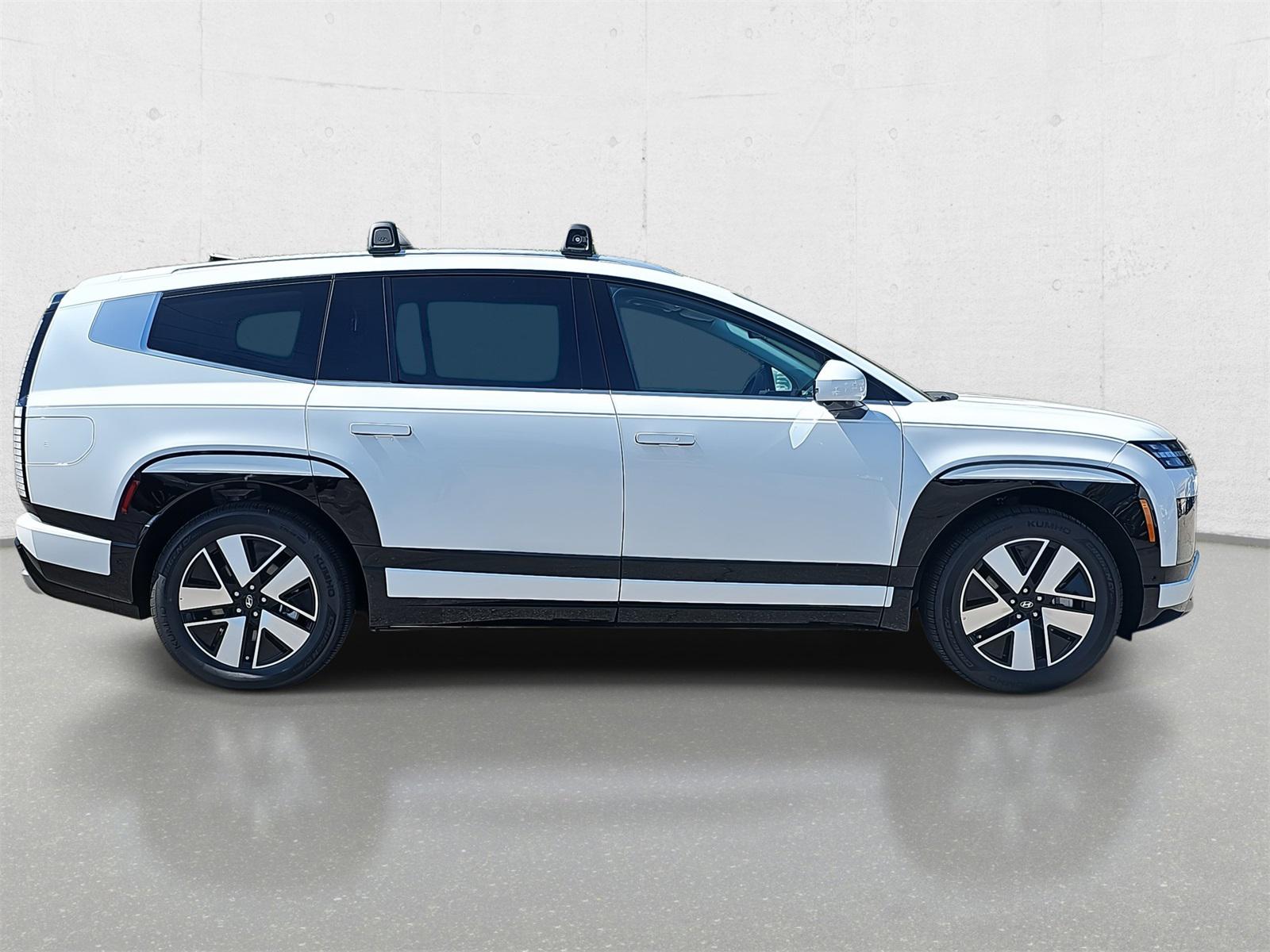 2026 Hyundai Ioniq SEL photo 2