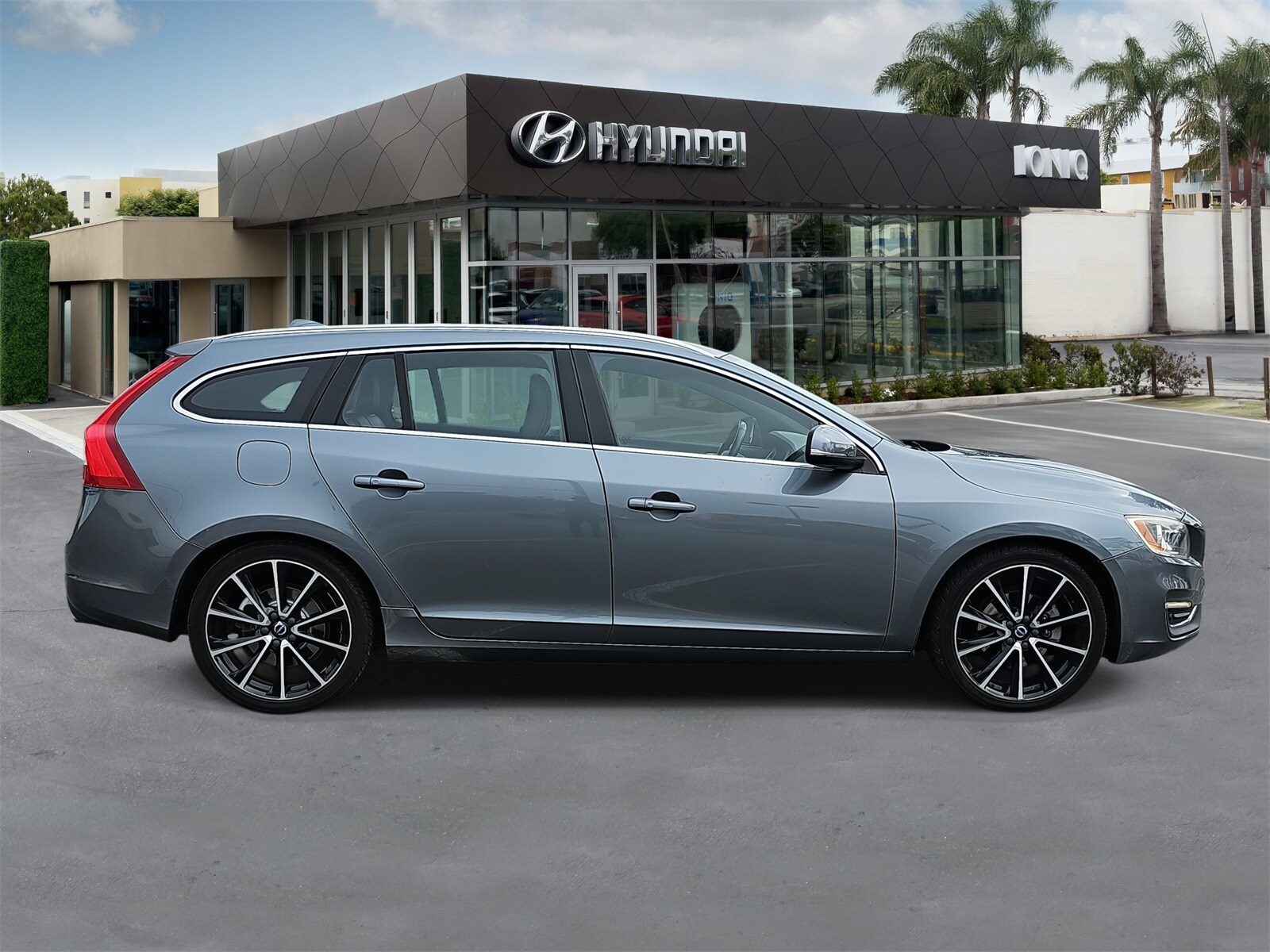 2017 Volvo V60 T5 Premier photo 2