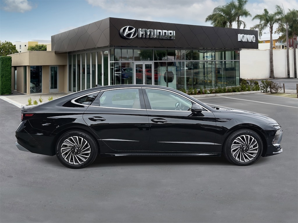 Certified 2025 Hyundai Sonata Hybrid Limited Sedan
