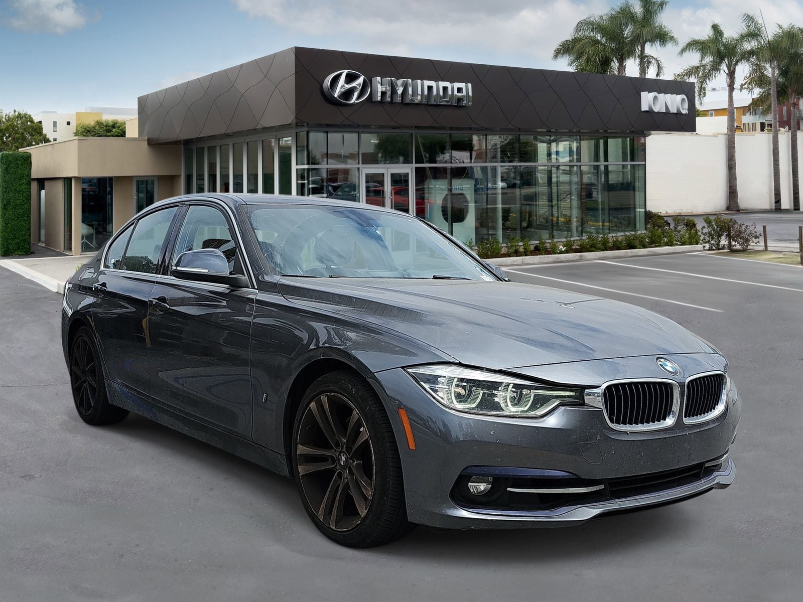 2018 BMW 3 Series 330e iPerformance Sedan's photo