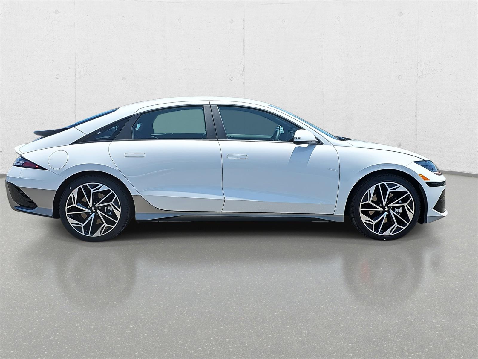 2025 Hyundai Ioniq 6 SEL photo 2