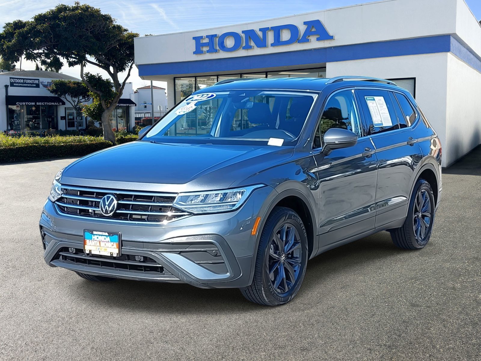 2022 Volkswagen Tiguan 2.0T SE's photo