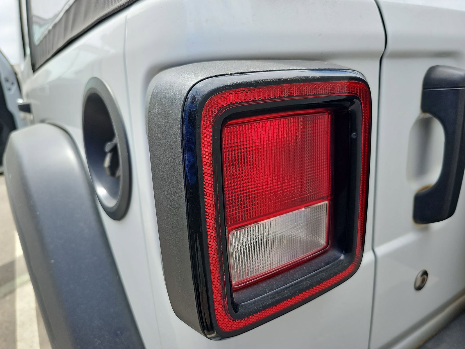 2023 Jeep Wrangler 4-Door Sport - Photo 13