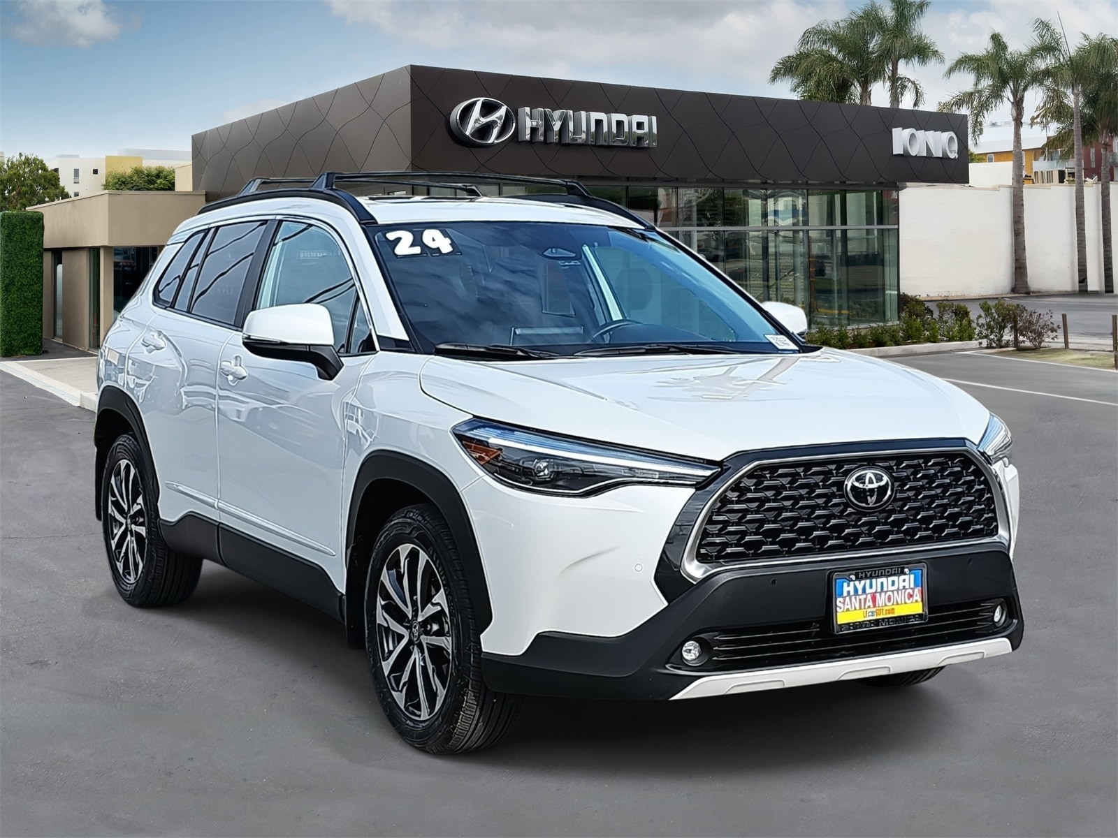 2024 Toyota Corolla Cross XLE's photo