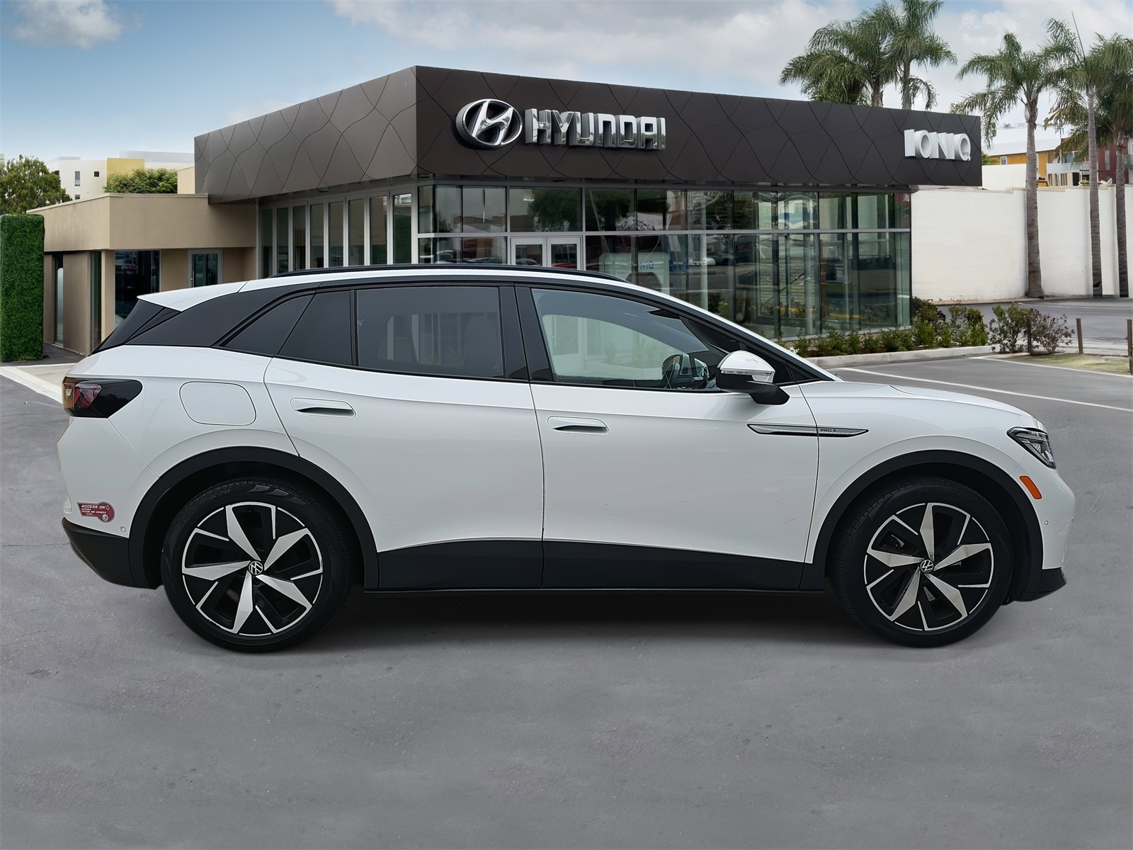 Used 2023 Volkswagen ID.4 PRO S with VIN 1V2VMPE89PC022569 for sale in Santa Monica, CA
