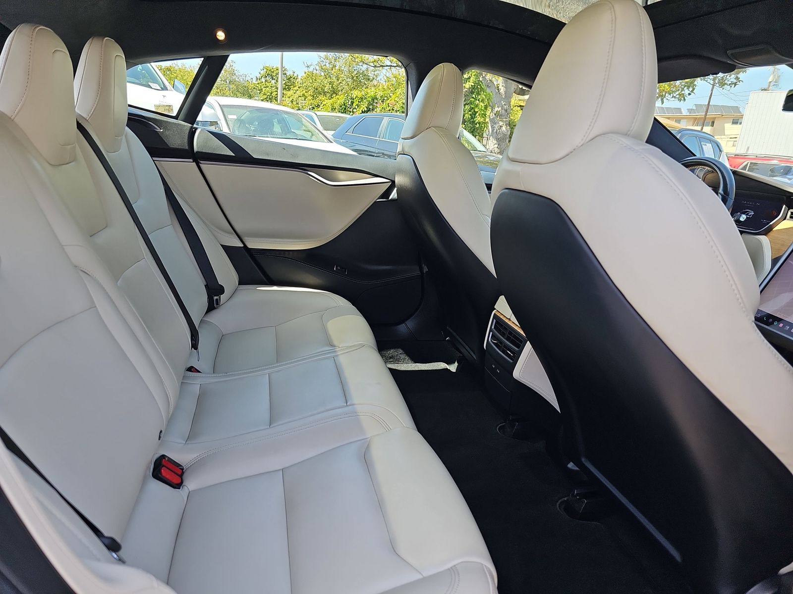 2020 Tesla Model S Long Range - Photo 11