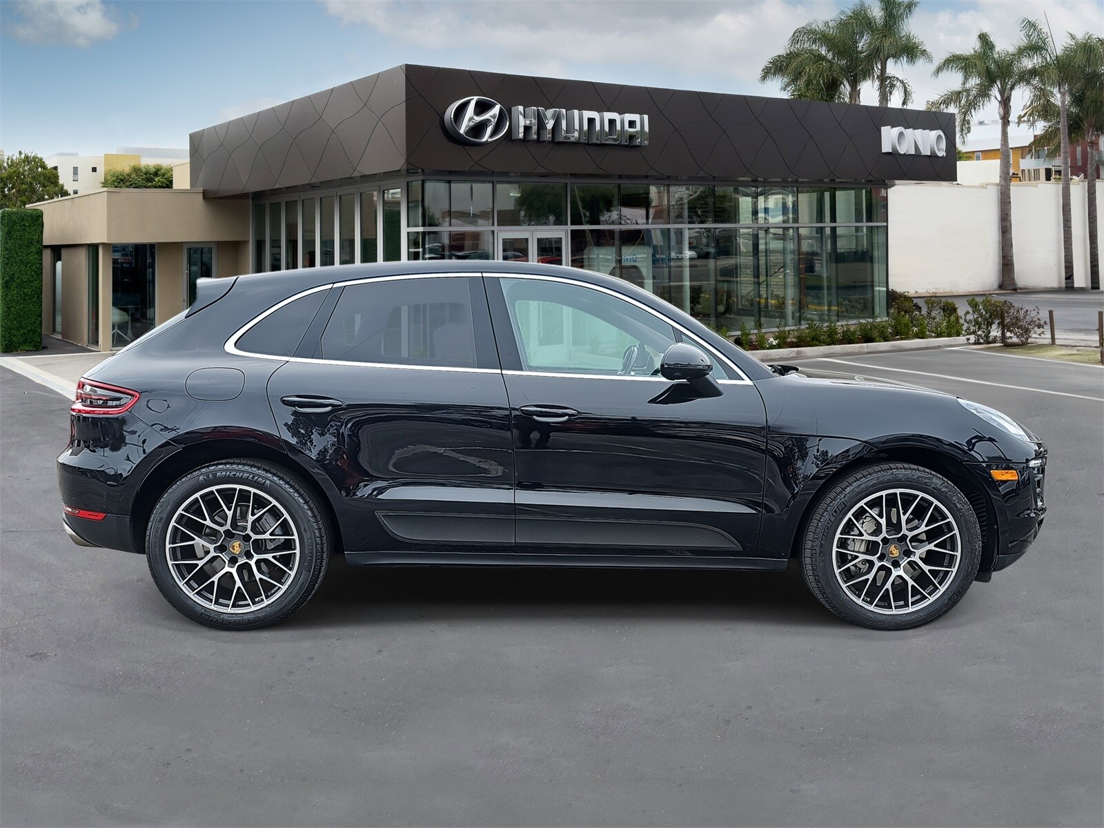 2018 Porsche Macan S photo 2