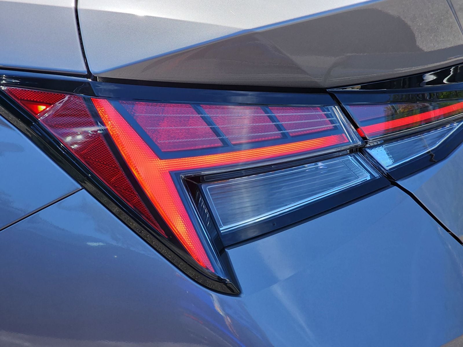 2022 Hyundai Elantra Limited - Photo 41