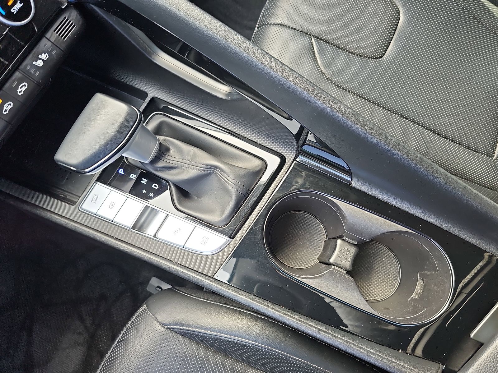 2022 Hyundai Elantra Limited - Photo 27