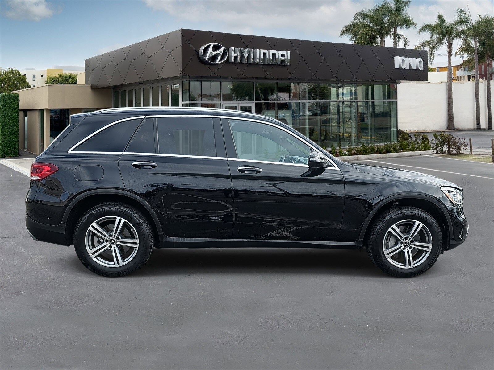 2021 Mercedes Benz GLC 300 photo 2