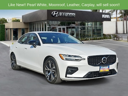 2024 Volvo S60 B5 Core Dark Theme Sedan