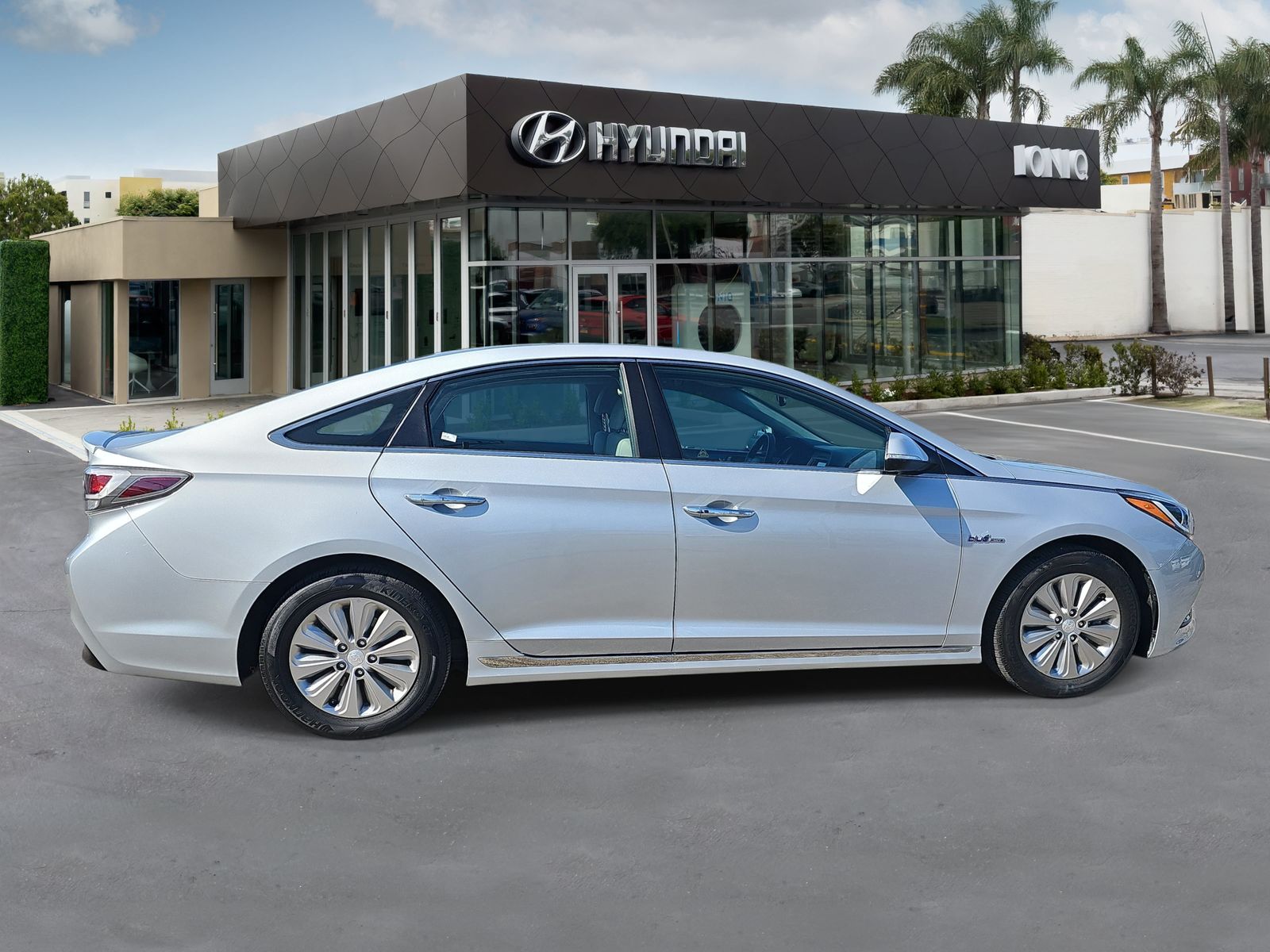 Used 2017 Hyundai Sonata Hybrid Base with VIN KMHE24L32HA064491 for sale in Santa Monica, CA