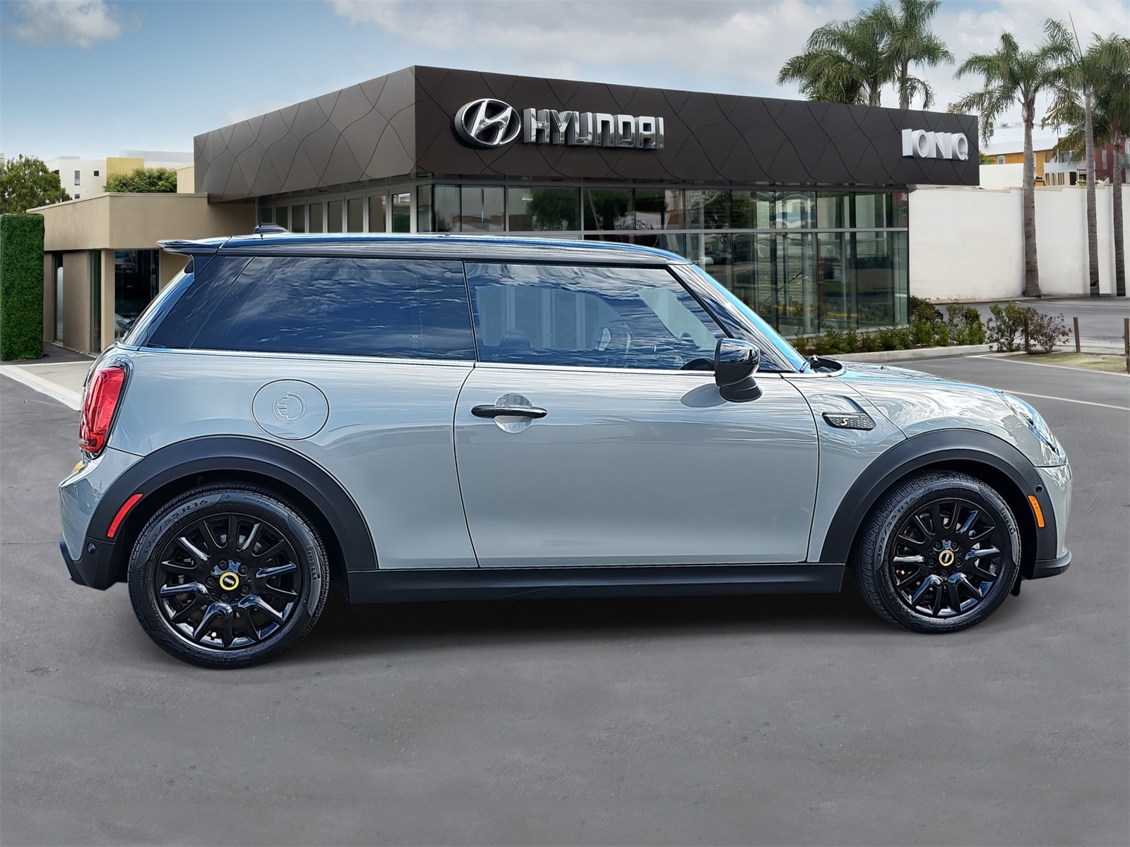 Used 2022 MINI Hardtop 2 Door SE with VIN WMW13DJ02N2R58826 for sale in Santa Monica, CA
