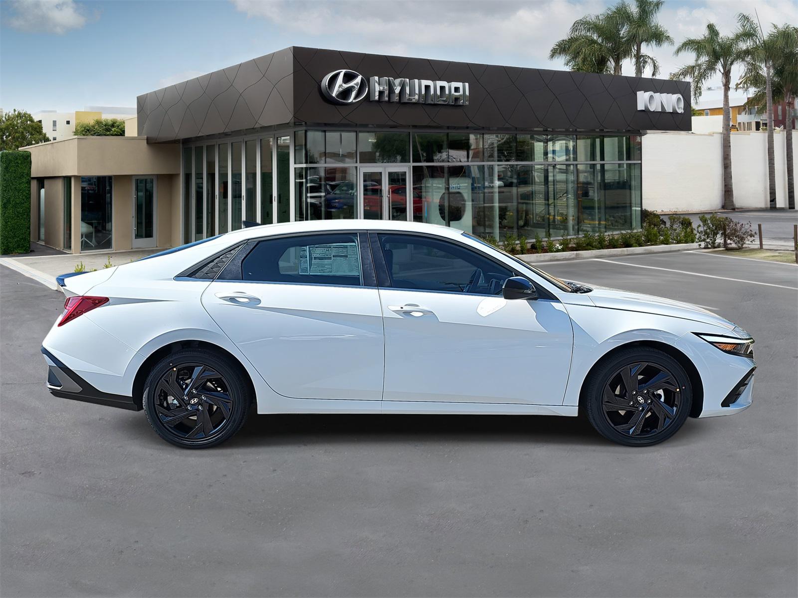 2026 Hyundai Elantra SEL Sport photo 2