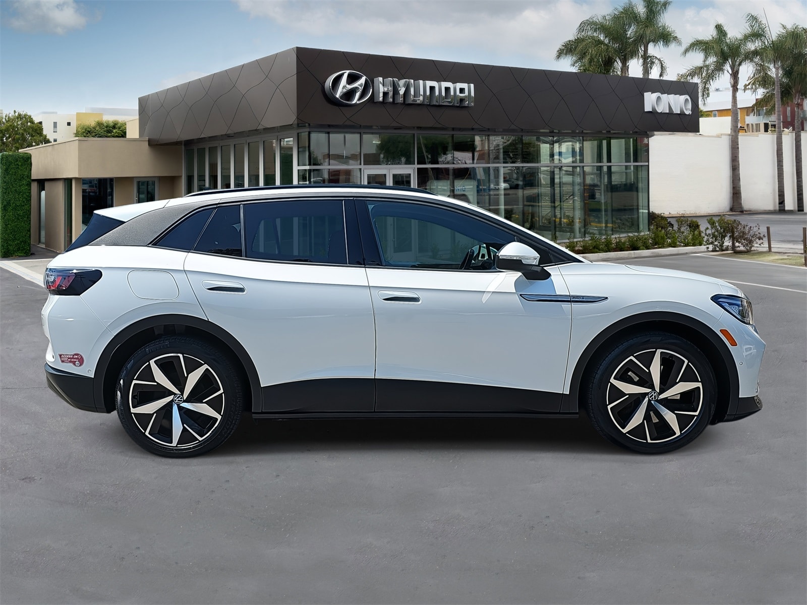 Used 2023 Volkswagen ID.4 PRO S with VIN 1V2VMPE89PC022569 for sale in Santa Monica, CA